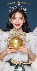 女明星章若楠圣诞节写真，开心化身天使圣诞麋鹿陪你过圣诞