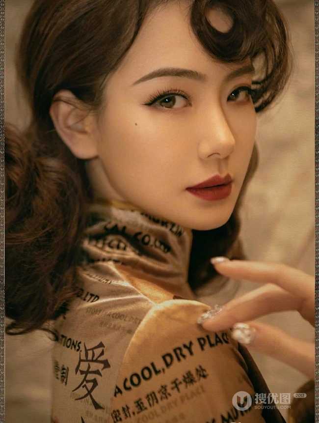 戚薇超美复古中国风旗袍写真图片