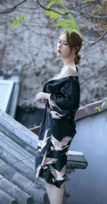 线条女生模特Coral气质连衣裙，睡衣，家居服短裤写真图片集