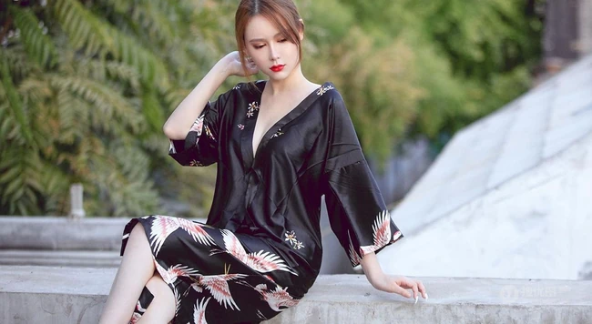 线条女生模特Coral气质连衣裙，睡衣，家居服短裤写真图片集