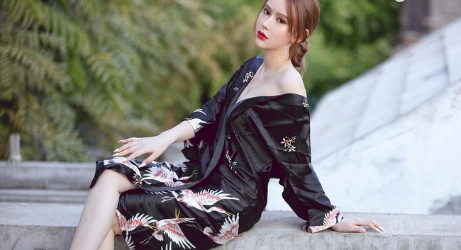 线条女生模特Coral气质连衣裙，睡衣，家居服短裤写真图片集