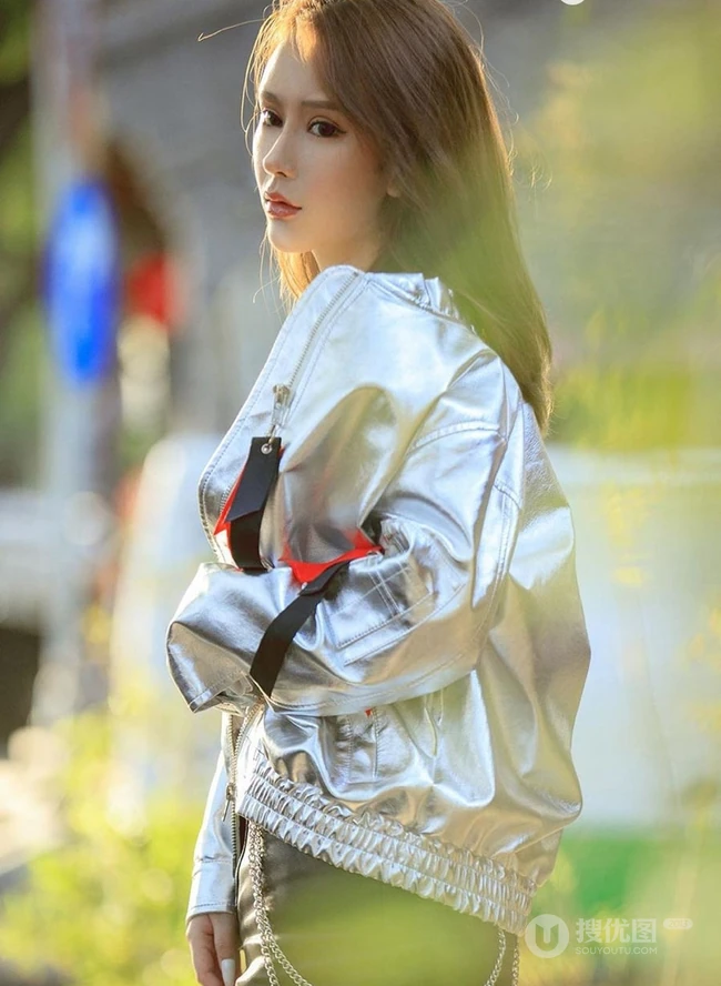 线条女生模特Coral气质连衣裙，睡衣，家居服短裤写真图片集