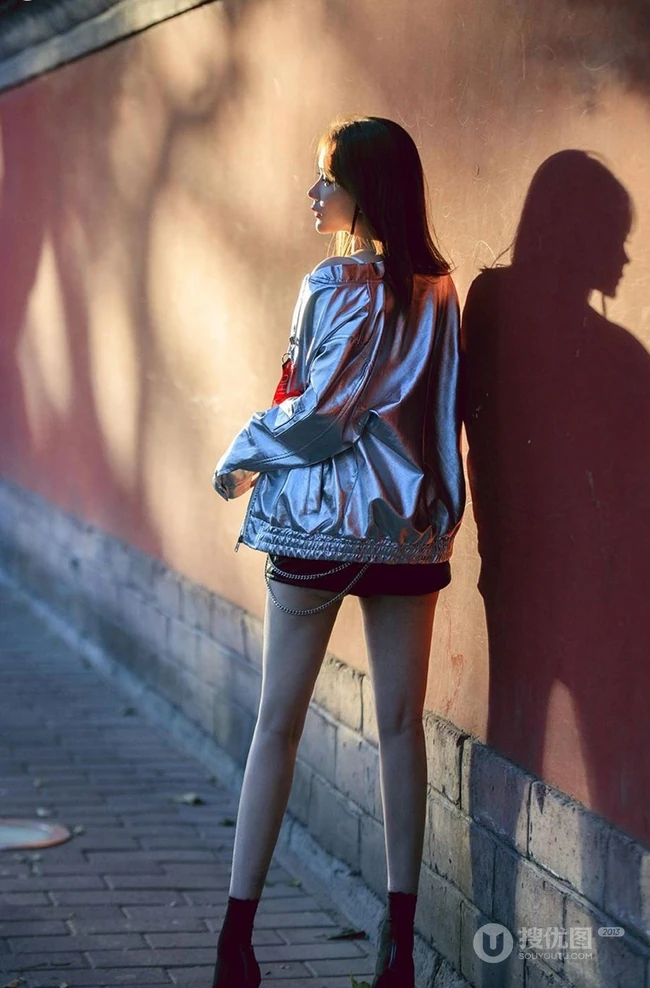 线条女生模特Coral气质连衣裙，睡衣，家居服短裤写真图片集