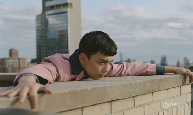 吴磊个性潮流时尚街头风格装扮写真图片