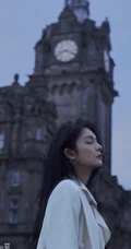 傅菁全白look大衣套装高冷街拍写真图片