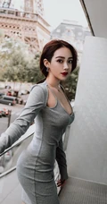 香港女生外号小青蛙户外照片，身材好高颜值