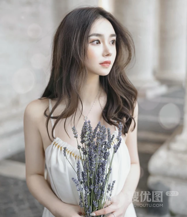 香港女生外号小青蛙户外照片，身材好高颜值