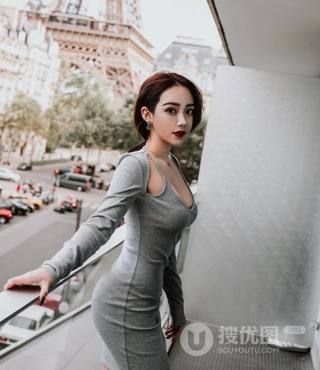 香港女生外号小青蛙户外照片，身材好高颜值