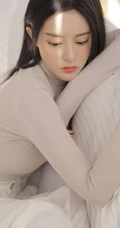 清纯高冷气质长发女生高领打底衫配白色长裤室内写真