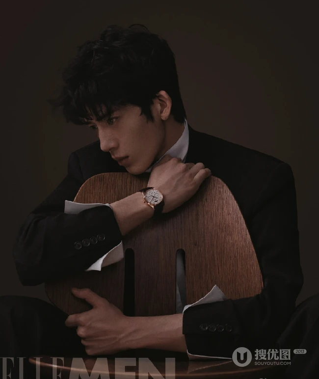 井柏然展复古忧郁一面图片，帅气造型登《ELLEMEN》写真杂志