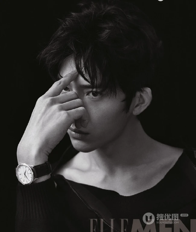 井柏然展复古忧郁一面图片，帅气造型登《ELLEMEN》写真杂志