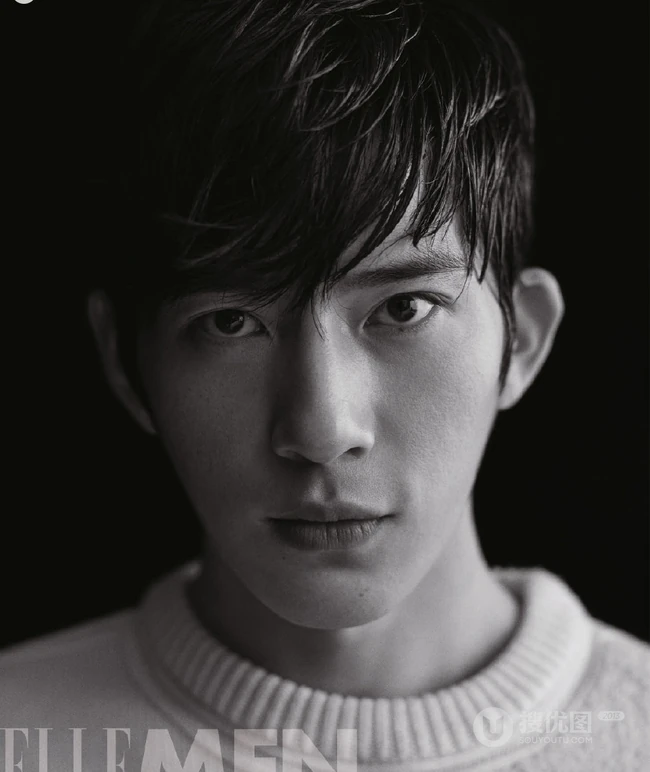 井柏然展复古忧郁一面图片，帅气造型登《ELLEMEN》写真杂志