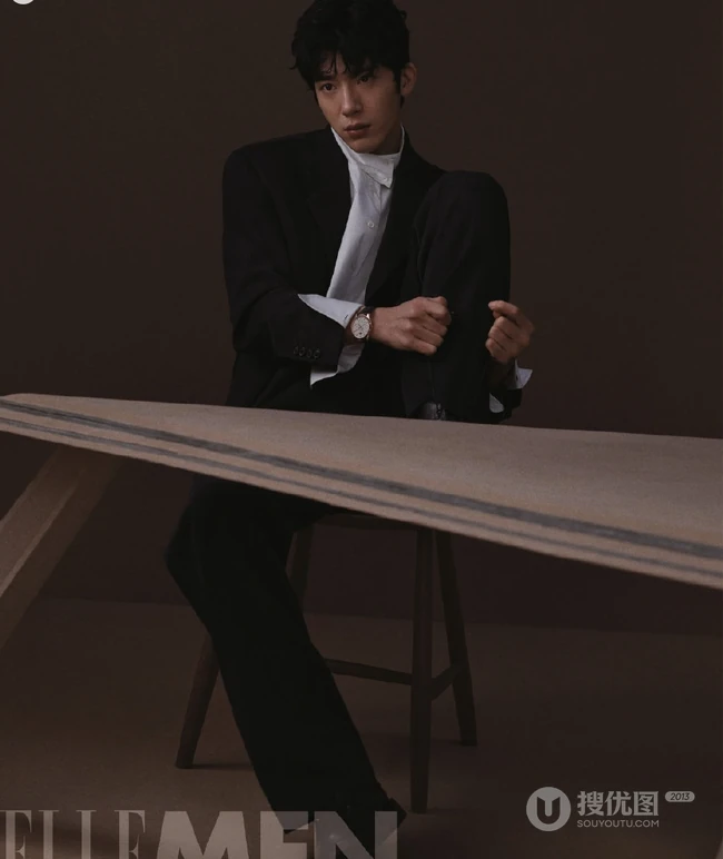 井柏然展复古忧郁一面图片，帅气造型登《ELLEMEN》写真杂志