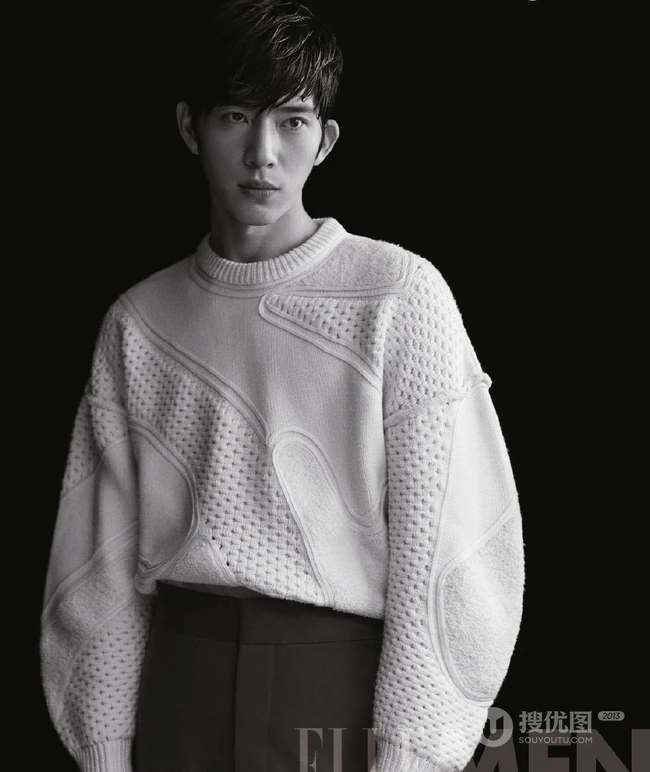井柏然展复古忧郁一面图片，帅气造型登《ELLEMEN》写真杂志
