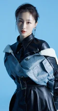 叶青黑色连衣皮裙搭小牛仔上衣时尚潮流写真图片