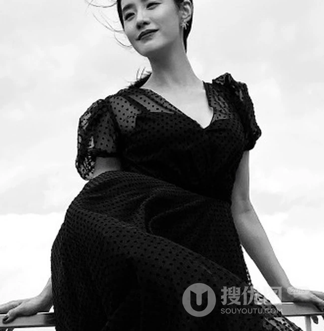 王智飘逸气质黑色连衣裙礼服写真图片