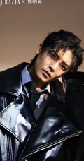 侯明昊戴眼镜帅气造型登《红秀GRAZIA》杂志写真图片