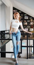 女生模特爱丽儿牛仔裤室内写真，健康色肌肤与高挑身材无可挑剔