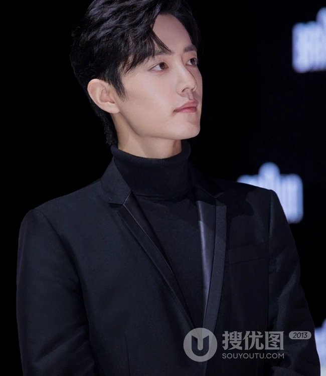 帅气阳光大男孩肖战黑色西装参加活动儒雅图片