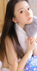 精选白皙气质线条感佳人女生露背毛衣白裙室内写真图片