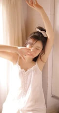 余生做个俗人，可爱俏皮女孩洗衣房动人写真美图