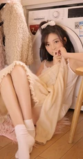 余生做个俗人，可爱俏皮女孩洗衣房动人写真美图