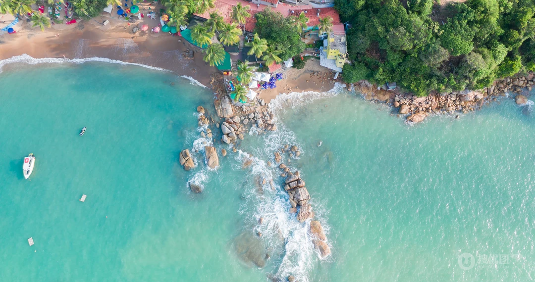 海边旅游别墅，海边沙滩的高清4K手机壁纸