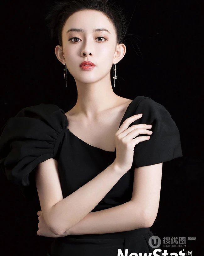 孟子义化身百变时尚装扮潮人，登《潮星》杂志，美丽而动人