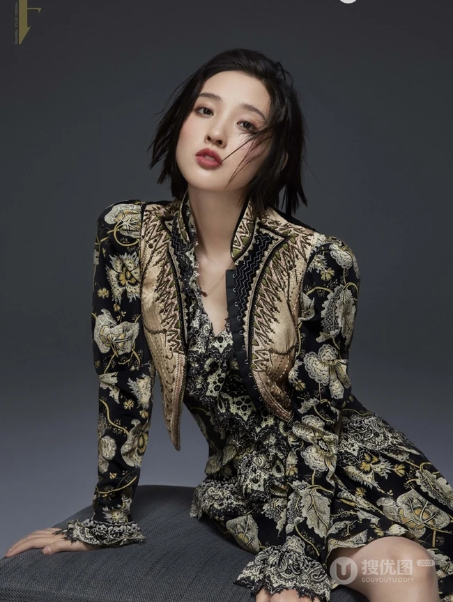 唐艺昕ICON-F时尚画报写真图片，容颜娇美，妆容精致