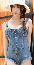 女生Betty林子欣化身草帽少女，着肩带牛仔短裤户外写真图片