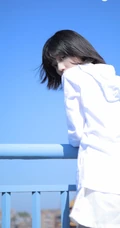 清纯白衣短裤气质少女户外唯美写真图片