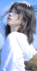 清纯白衣短裤气质少女户外唯美写真图片
