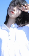 清纯白衣短裤气质少女户外唯美写真图片