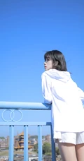 清纯白衣短裤气质少女户外唯美写真图片