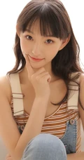 齐刘海长发精选少女肩带牛仔裤气质俏皮写真图片