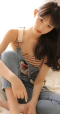 齐刘海长发精选少女肩带牛仔裤气质俏皮写真图片