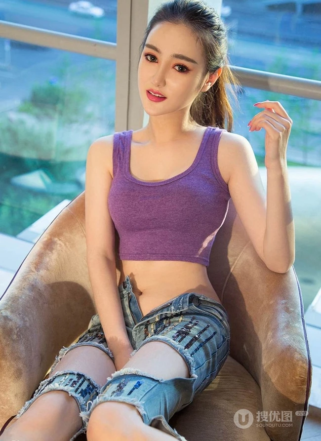 运动女生子书洛紧身背心牛仔裤短款装气质室内图片