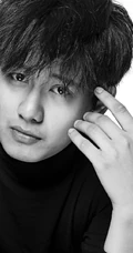 男演员胡先煦黑白写真图片