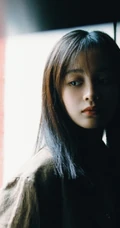 王一菲微博晒最新复古慵懒风格写真图片