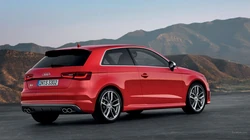 红色奥迪Audi_S3性能车，包括两厢版和敞篷版的桌面壁纸图片