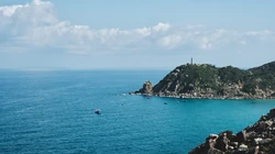 海上的小岛，小岛悬崖唯美摄影壁纸