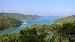 海上的小岛，小岛悬崖唯美摄影壁纸