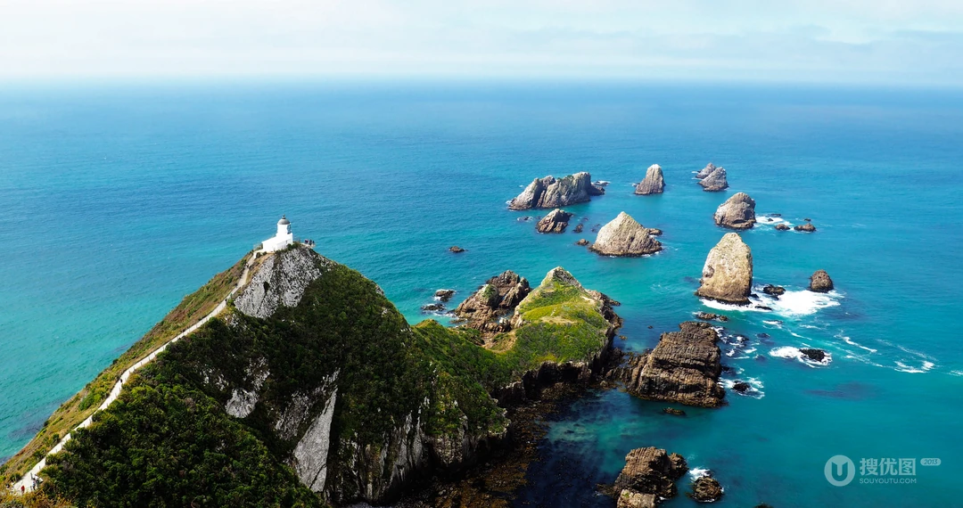 唯美的远海岛屿，水天一色的海上风景高清4K壁纸图片