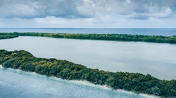 唯美的海边沙滩航拍4K超清桌面壁纸