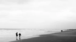 海边旅游圣地的沙滩浴场，唯美的沙滩高清4K壁纸图片