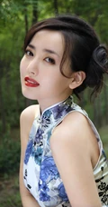 长发的亚洲小清新美女高清壁纸图片