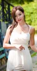 长发的亚洲小清新美女高清壁纸图片