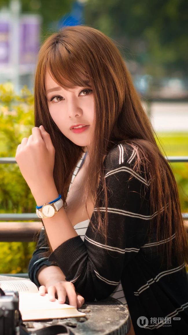 长发的亚洲小清新美女高清壁纸图片