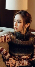 邓紫棋高领豹纹毛衣搭黑裤出席活动写真图片