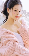 浅粉女孩肩带背心短裤室内写真图片，再多的语言也比不上你的美